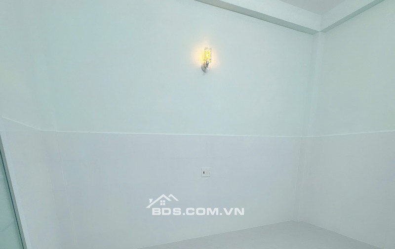 Bán nhà 1 trệt 1 lầu vừa xây xong có đầy đủ chủ quyền.Gía 1,5 tỷ tại TP Bến Tre